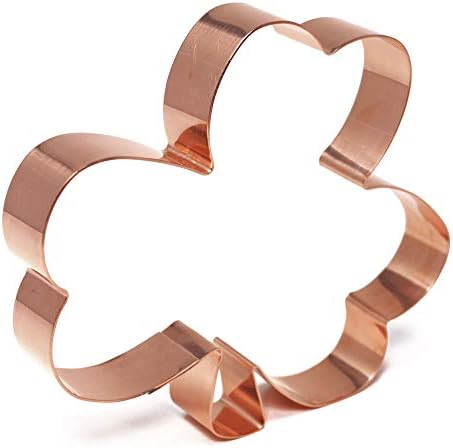 The Fussy Pup Shamrock Cookie Cutter 5 in Copper 1