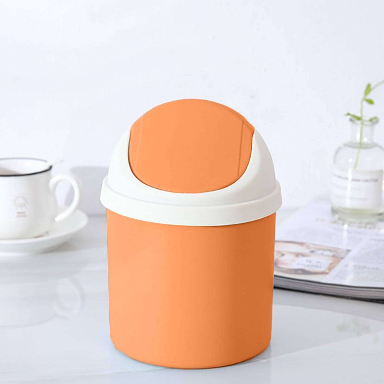 OLIREXD Desktop Mini Plastic Waste Garbage Can with Lid 1