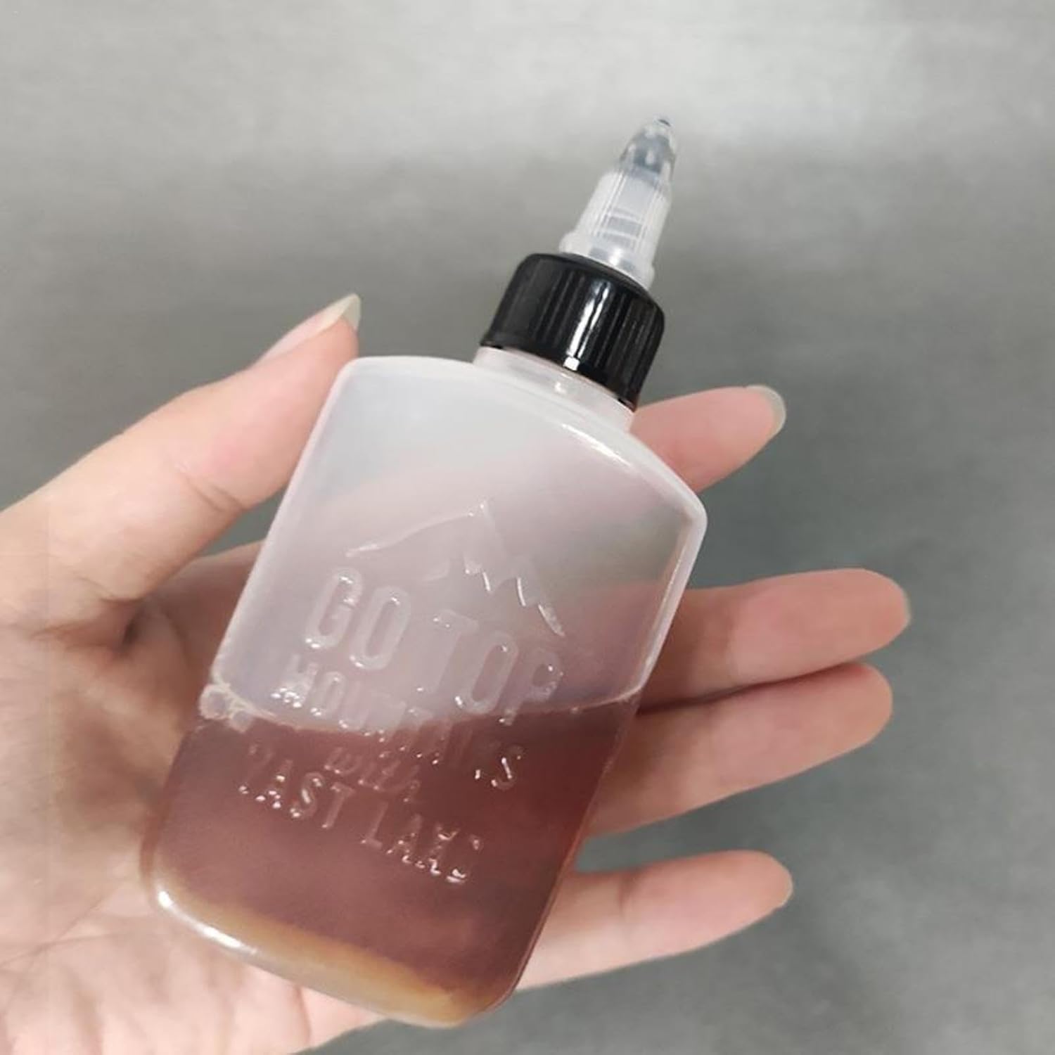 White Oil Dispenser Bottle With Leakproof Design