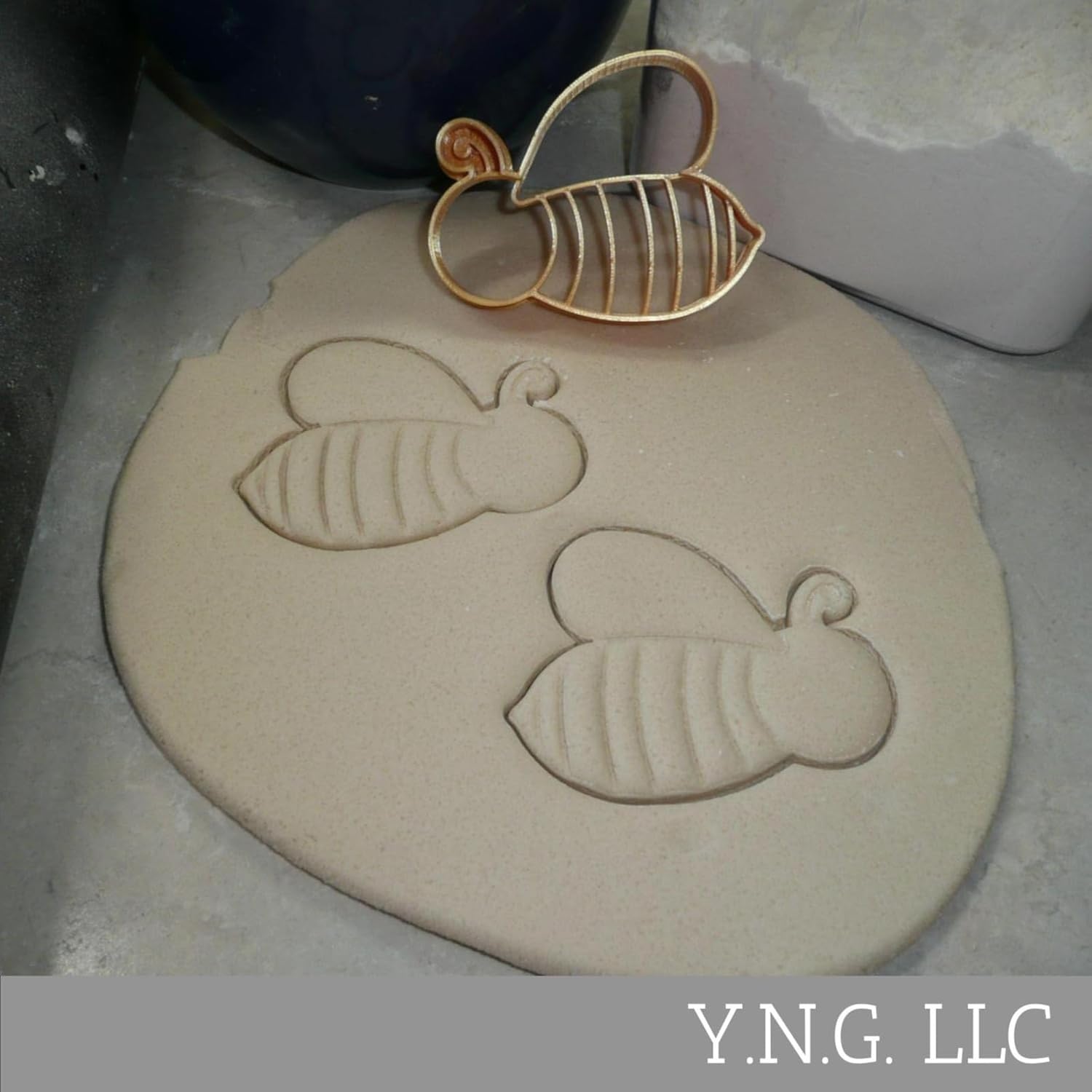 Bumblebee Side-Facing Cookie Cutter - Made in USA