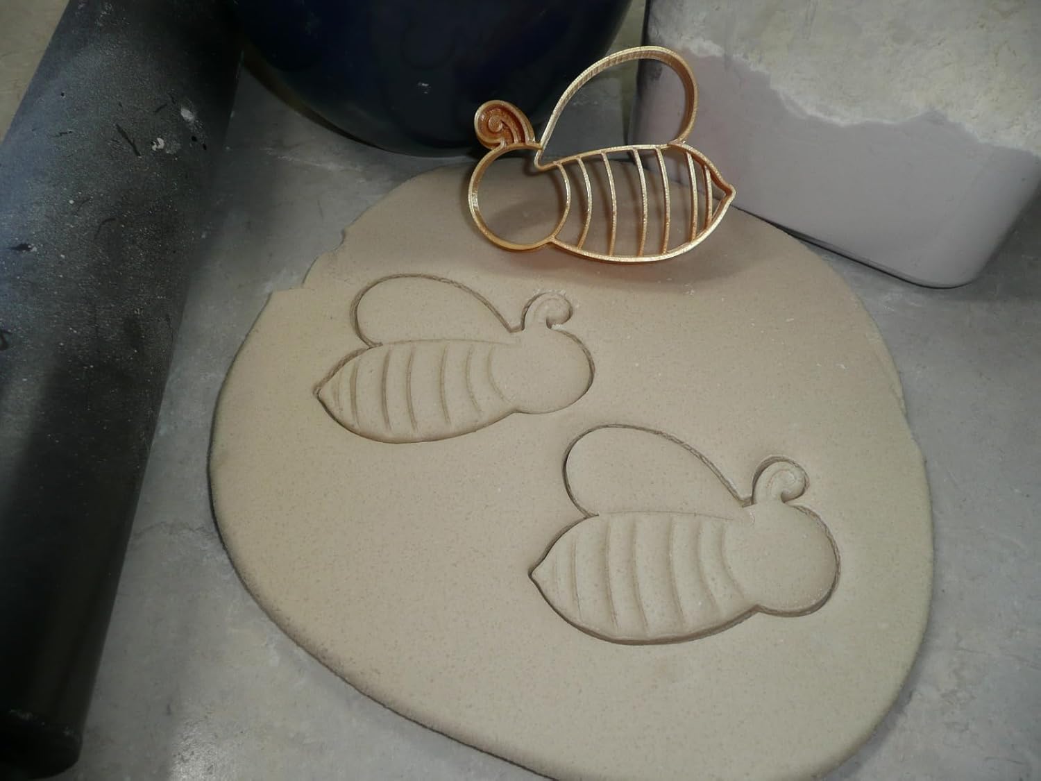 Bumblebee Side-Facing Cookie Cutter - Made in USA
