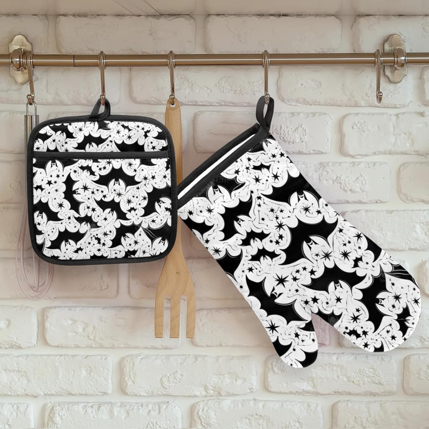 Aglebo Halloween Bats Oven Mitts Pot Holders Set of 2