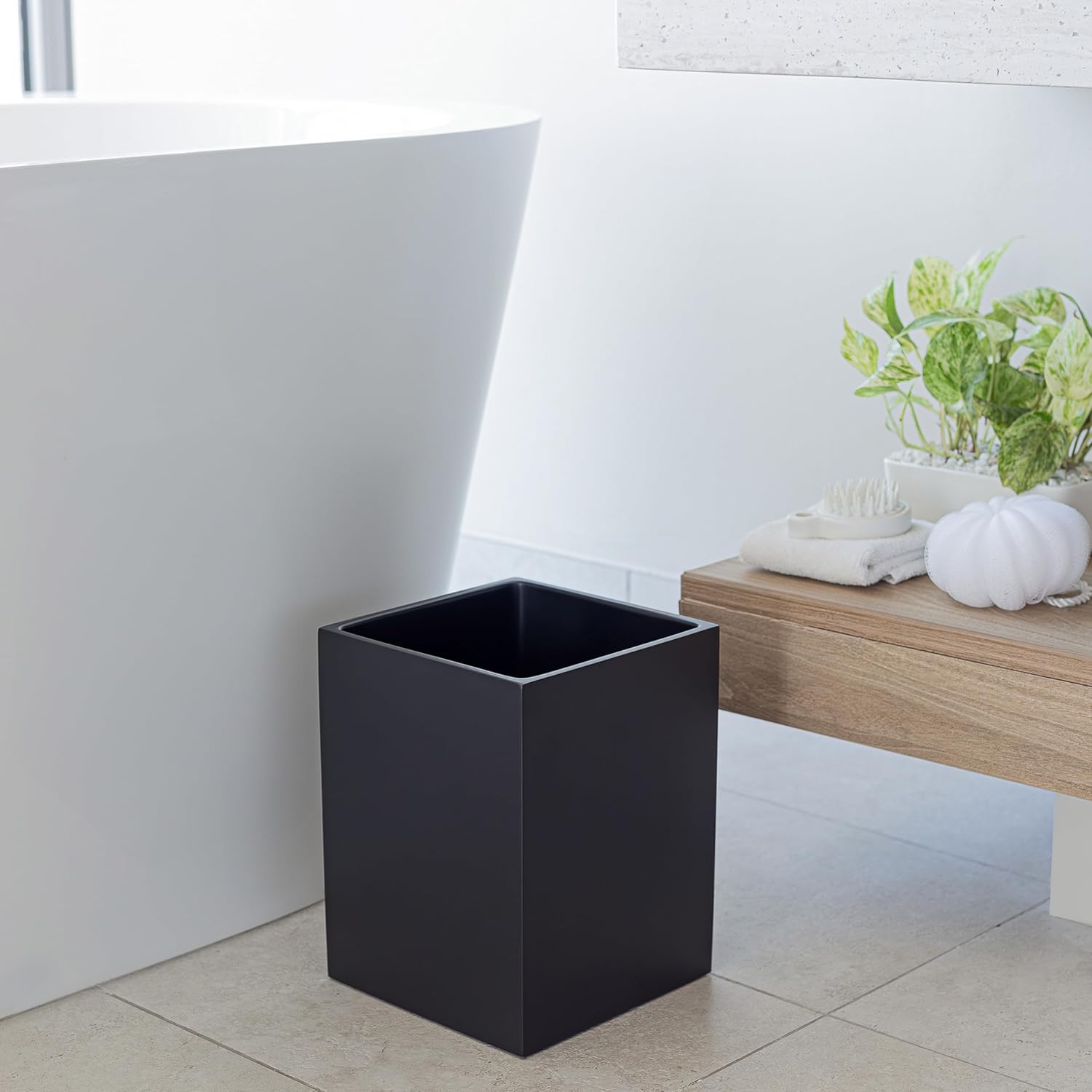 Matte Black Square Trash Can 2 Gallons 75L
