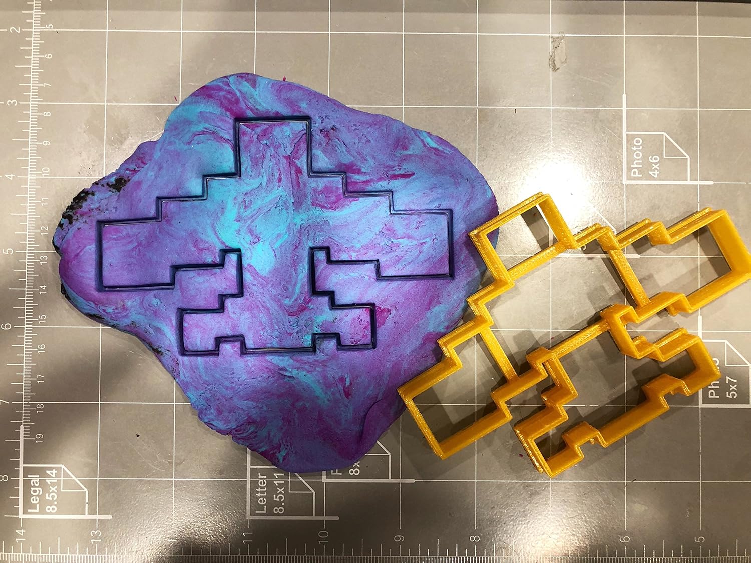 8-Bit Plane Cookie Cutter by Cookie Cutz
