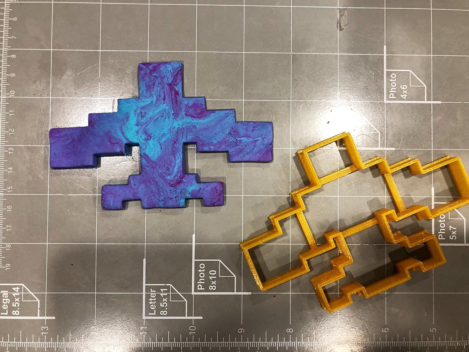 8-Bit Plane Cookie Cutter by Cookie Cutz